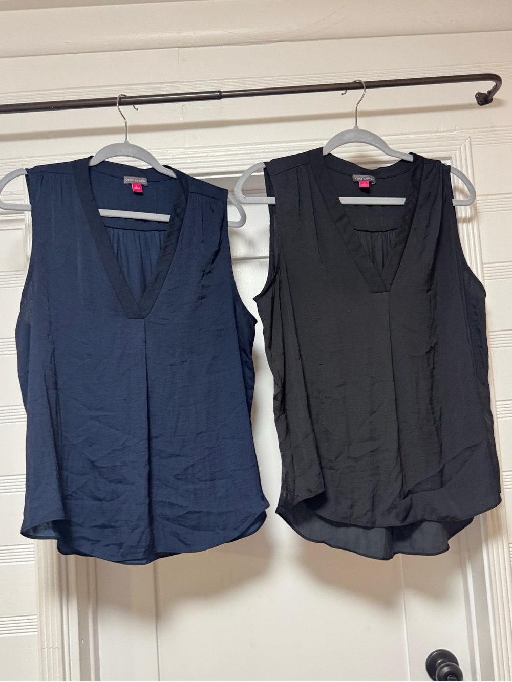 Set Vince Camuto Women's Sleeveless V-Neck Rumple Blouses